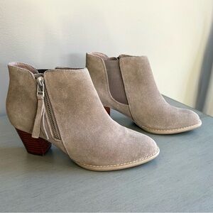 Vionic Sterling Gray Tan Suede Ankle Booties Boot Zip Tassel Women Sz 6 Heel